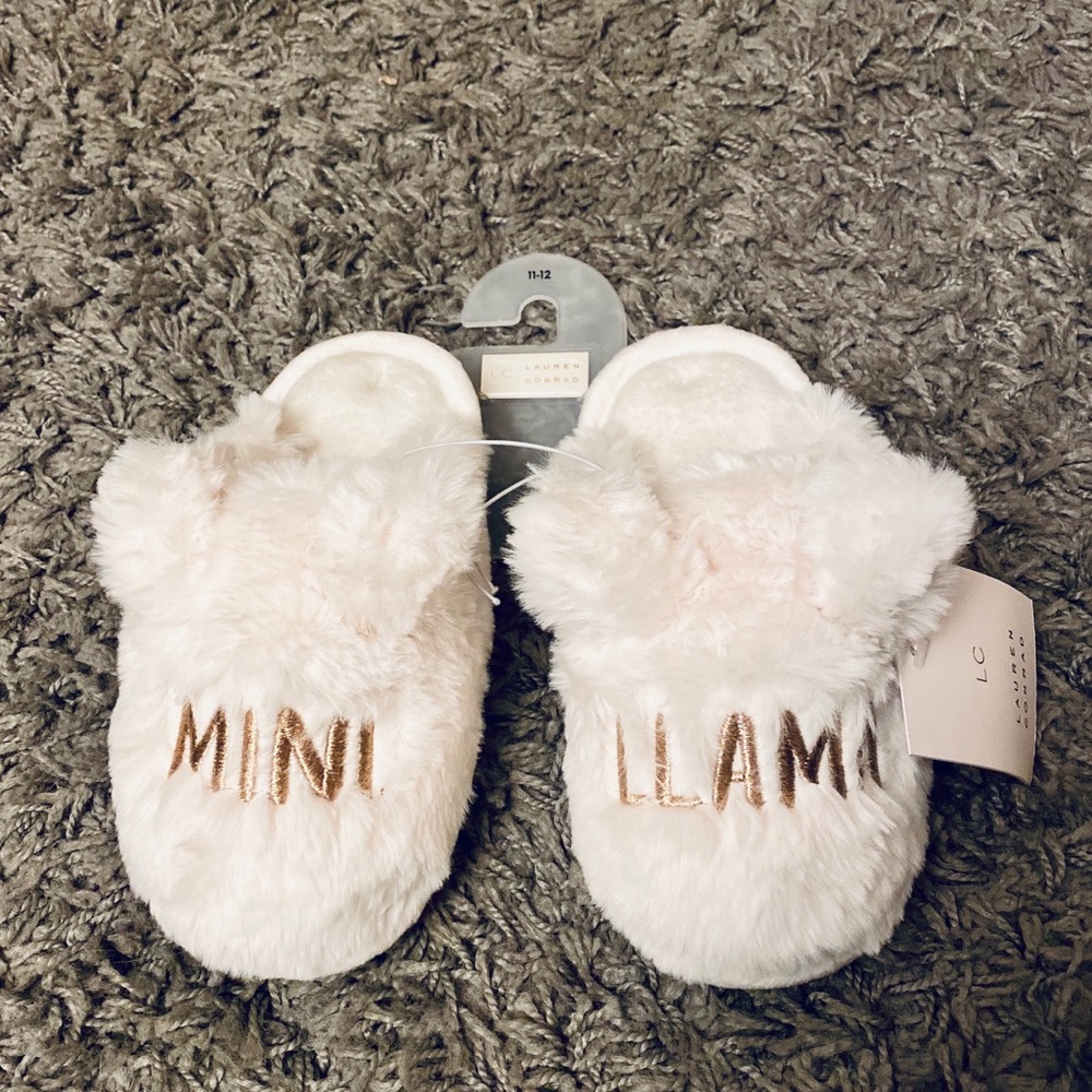 Mini Llama fauxfur ivory slippers